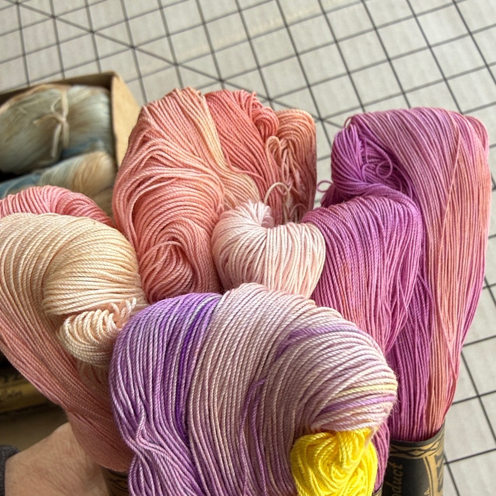 Vintage Daisy Mercerized Crochet Cotton Thread Lot – No. 30, 400 Yds – Pastel - Picture 5 of 16